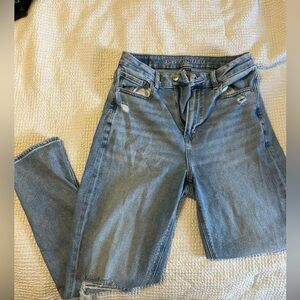 American Eagle Outfitters Women's Light Blue Curvy Mom Jeans